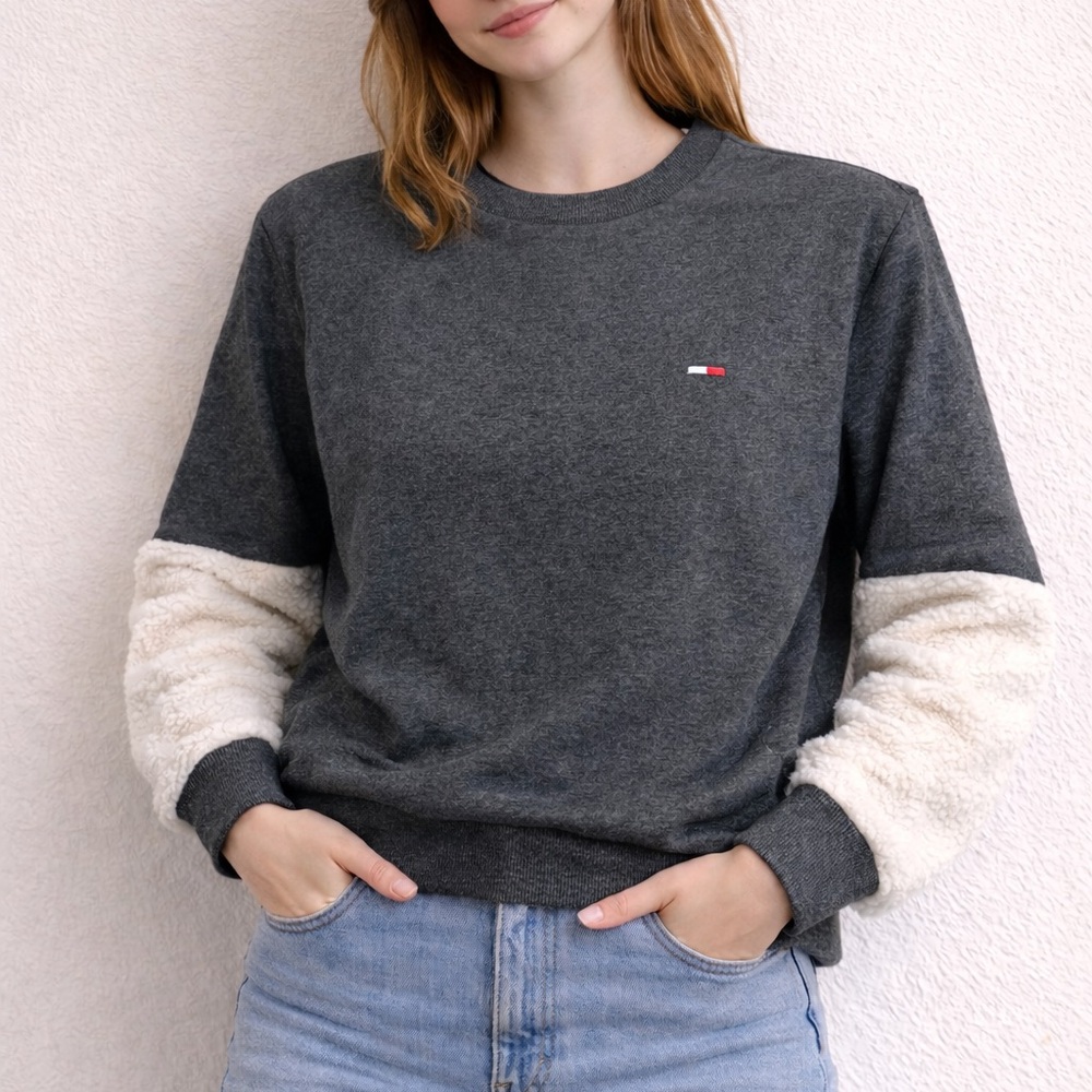 Tommy Hilfiger Women's Charcoal and Off-White Sweatshirt